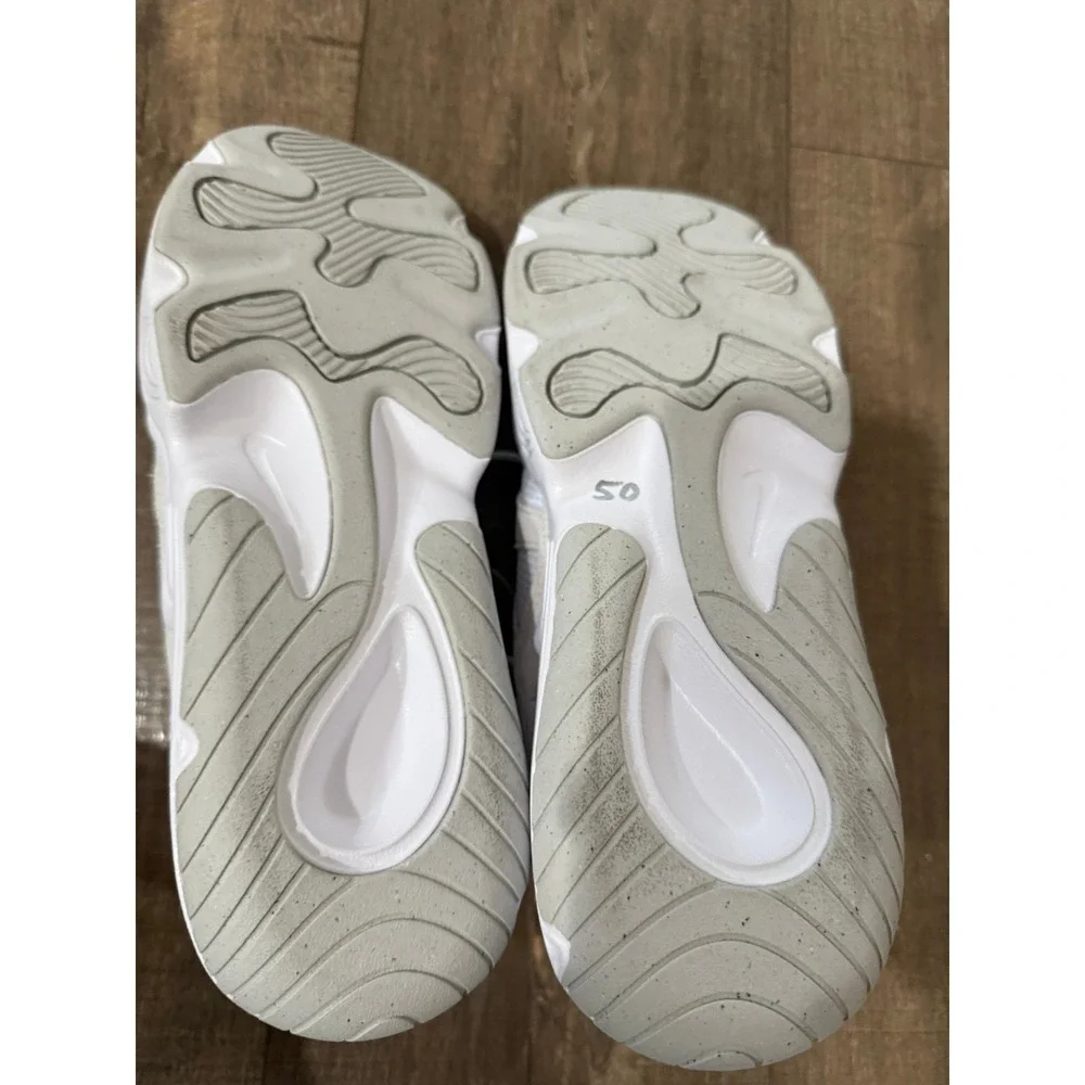 NWOB Nike Zoom Seeker Sportswear Running Shoes Chunky Beige Athletic Gym Size 9